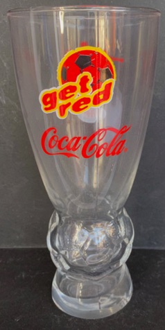302007-2 € 7,00 coca cola glas voet in vorm van bal Get red D7,5 H17 cm.jpeg
